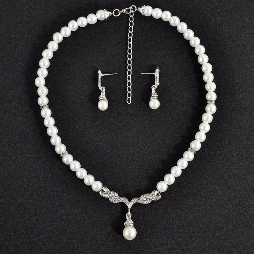 Lovely Pearl Earrings and Necklace Set - Picture 2 of 2